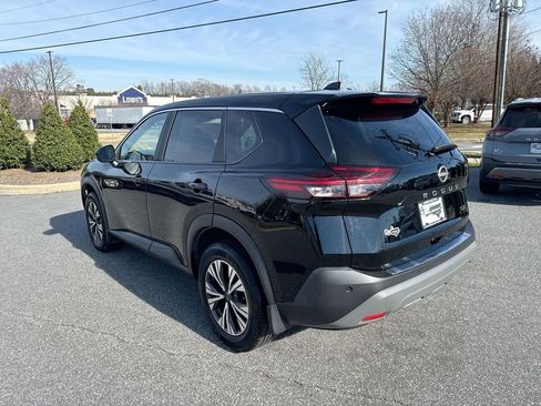 Used 2023 Nissan Rogue SV image 5