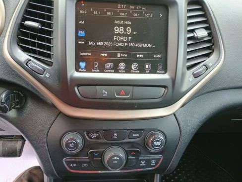 Used 2017 Jeep Cherokee Latitude w/ Safety/Convenience Group image 14