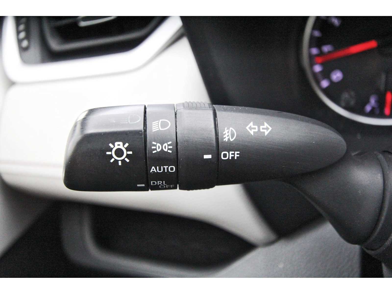 Used 2022 Toyota RAV4 XLE Premium FWD image 17