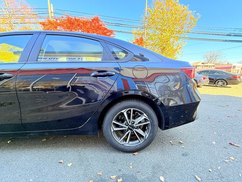 Used 2023 Kia Forte LXS image 6