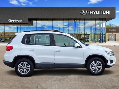 Used 2016 Volkswagen Tiguan S image 4