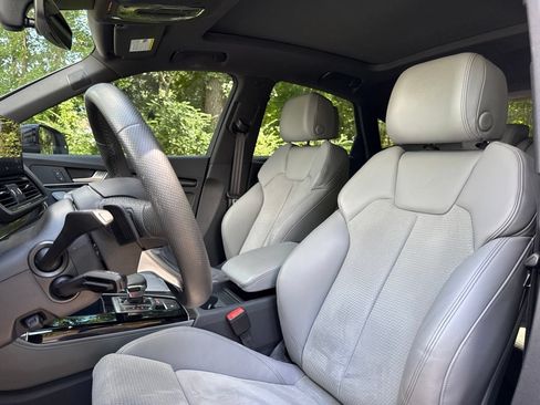 Used 2025 Audi SQ5 Premium Plus AWD/4WD image 12