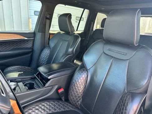 Used 2023 Jeep Grand Cherokee Summit AWD/4WD image 4