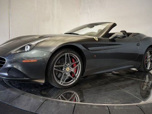 Used 2017 Ferrari California T image 37