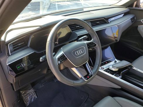 Used 2023 Audi e-tron S Prestige w/ Prestige Package image 6