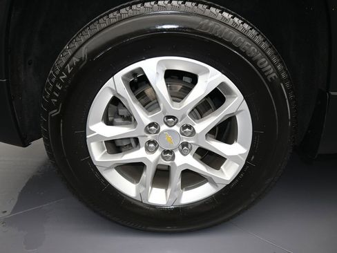 Used 2021 Chevrolet Traverse LS image 35