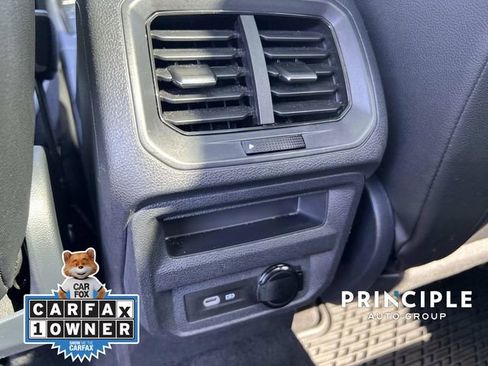 Used 2023 Volkswagen Tiguan SE w/ Panoramic Sunroof Package FWD image 32