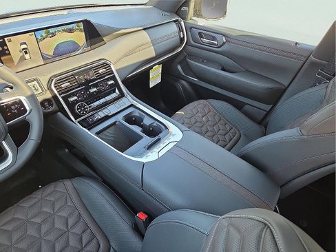 New 2025 Nissan Armada Platinum Reserve image 13