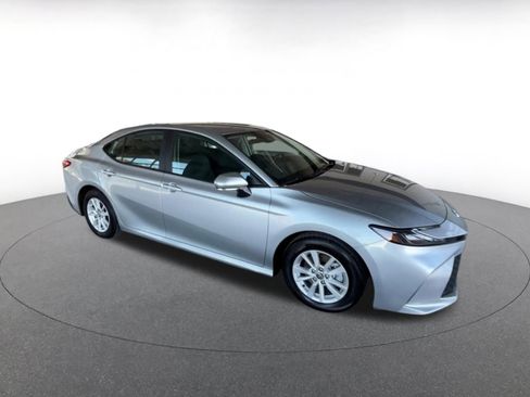 Used 2025 Toyota Camry LE image 2
