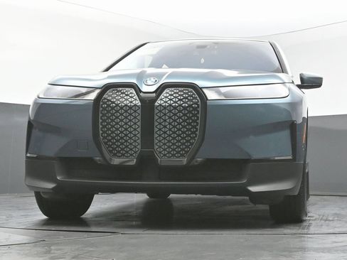 Used 2023 BMW iX xDrive50 w/ Premium Package image 51