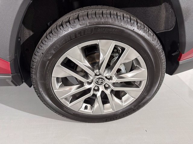 Used 2021 Toyota RAV4 XLE Premium FWD image 6