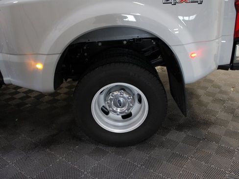 Used 2025 Ford F350 Lariat w/ Lariat Ultimate Package image 9