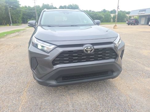 Used 2023 Toyota RAV4 XLE w/ Convenience Package FWD image 2