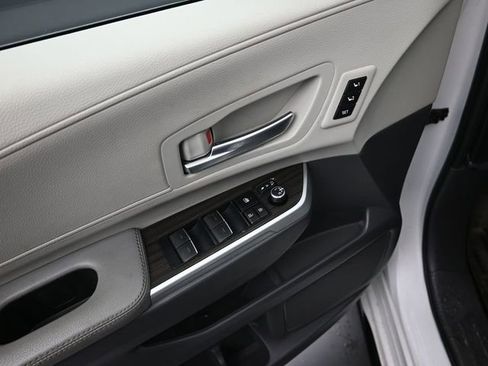 Certified 2023 Toyota Sienna Limited image 23