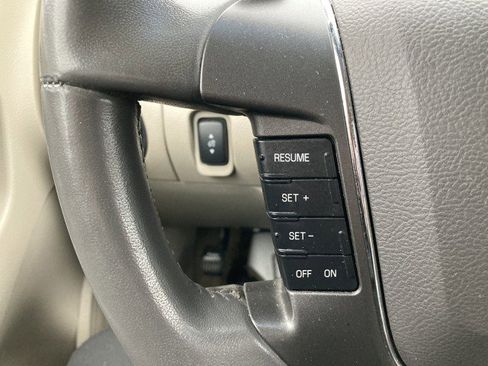 Used 2012 Ford Taurus SEL image 11