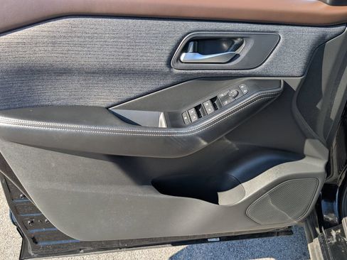 Used 2023 Nissan Rogue SV AWD/4WD image 15