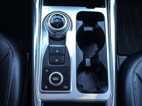 Used 2020 Ford Explorer XLT w/ Equipment Group 202A image 20