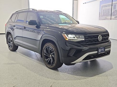 Used 2023 Volkswagen Atlas SE w/ Black Wheel Package FWD image 4