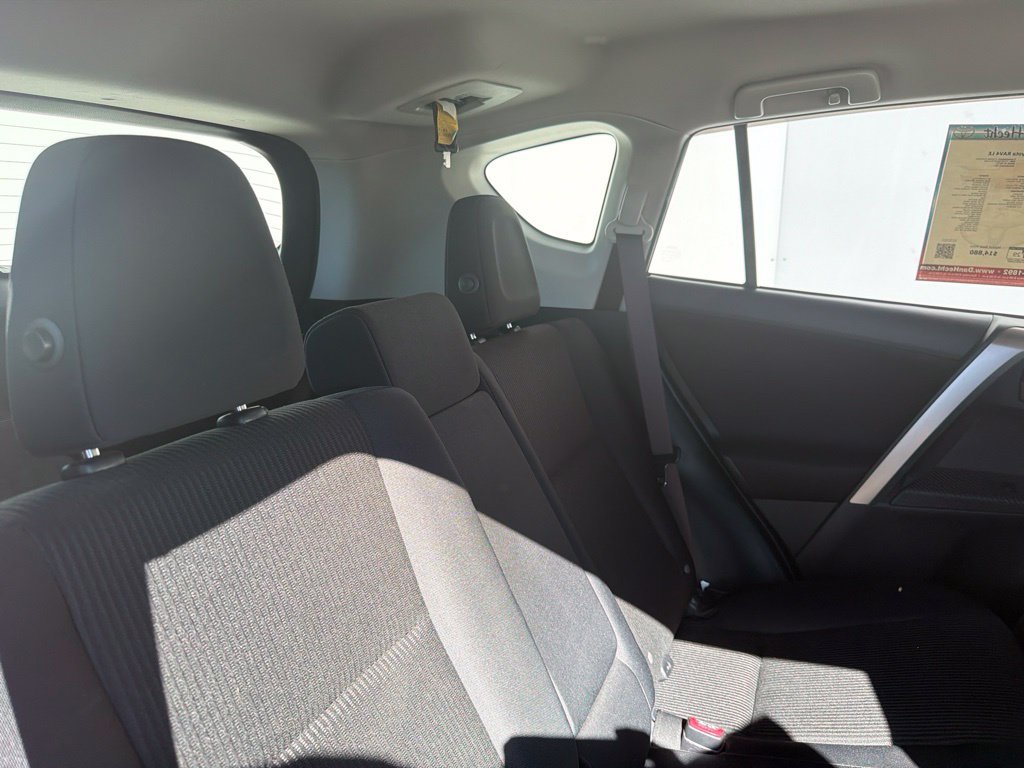 Used 2015 Toyota RAV4 LE AWD/4WD image 6