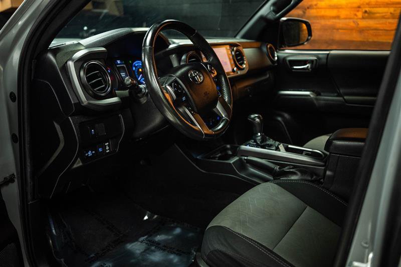 Used 2021 Toyota Tacoma TRD Sport w/ Technology Package AWD/4WD image 8