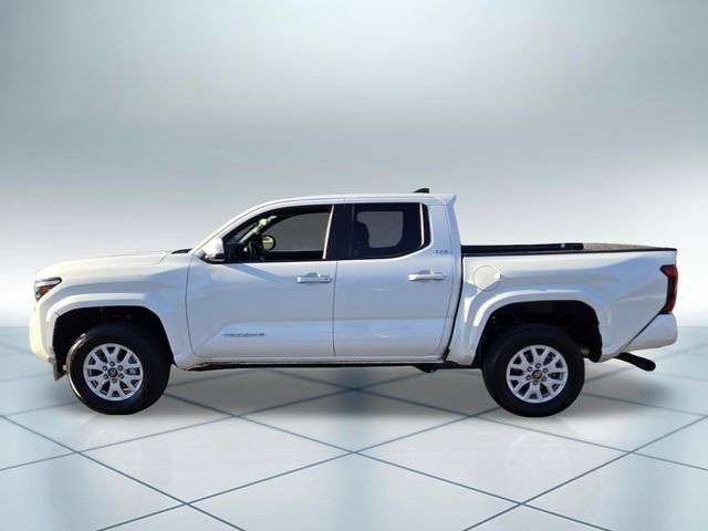 Used 2025 Toyota Tacoma SR5 AWD/4WD image 5