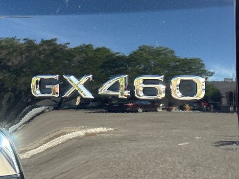 Used 2021 Lexus GX 460 Premium w/ Accessory Package AWD/4WD image 28