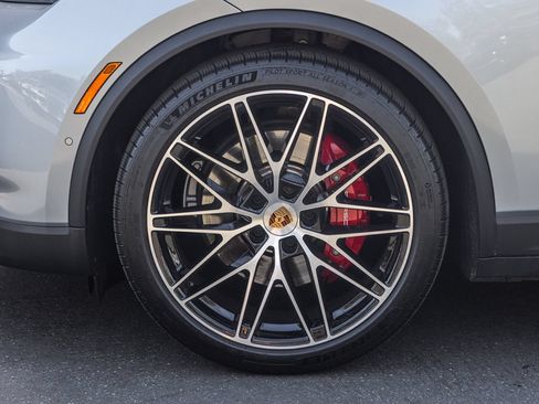 Certified 2026 Porsche Macan 4S Electric AWD/4WD image 25