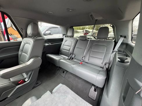 Used 2018 Lincoln Navigator Select w/ Technology Package image 12