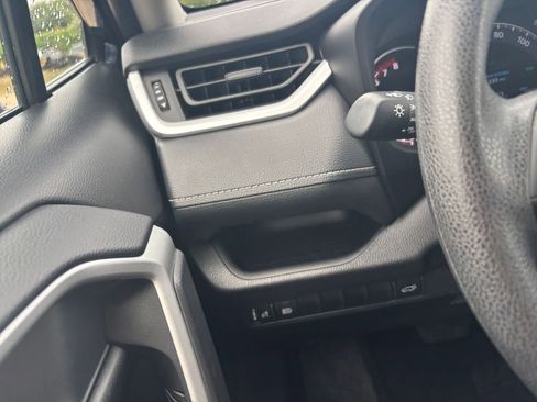 Used 2025 Toyota RAV4 XLE image 34