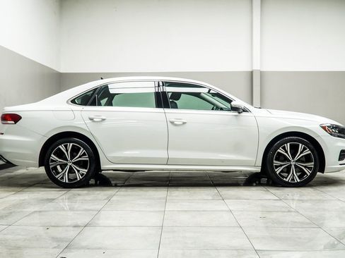 Used 2021 Volkswagen Passat 2.0T SE image 6