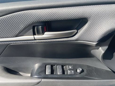 Used 2025 Toyota Camry SE FWD image 22