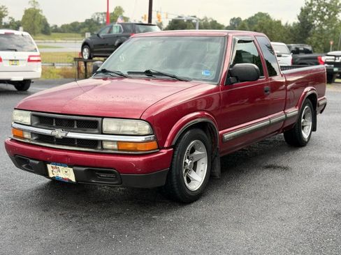 Used 2002 Chevrolet S10 Pickup LS w/ LS Preferred Equipment Group RWD image 2