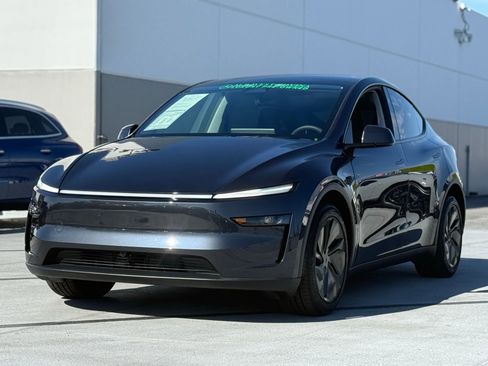 Used 2026 Tesla Model Y AWD image 7