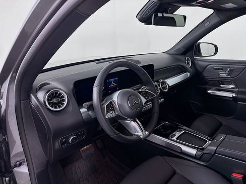 Used 2026 Mercedes-Benz GLB 250 4MATIC image 4
