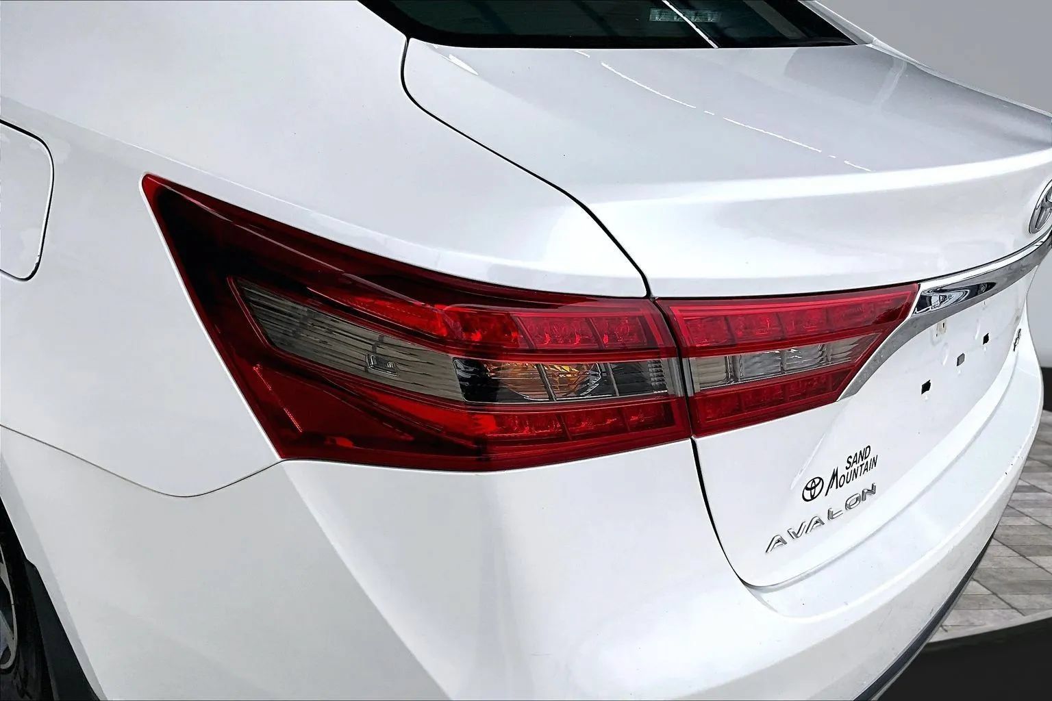 Used 2016 Toyota Avalon XLE Plus FWD image 20
