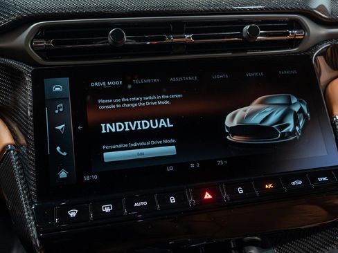 Used 2025 Aston Martin Vanquish image 52