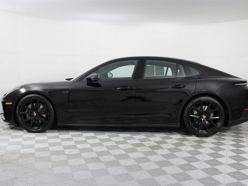Used 2025 Porsche Panamera image 2
