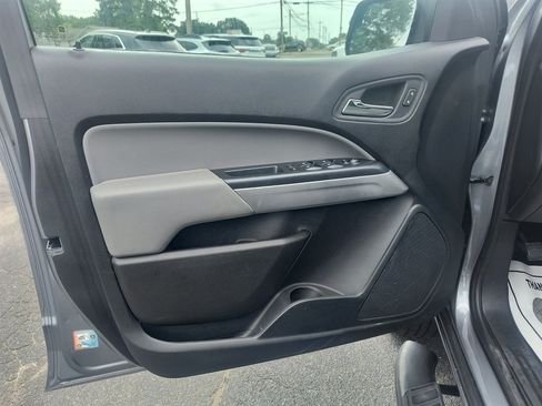 Used 2020 Chevrolet Colorado LT w/ Colorado RST Special Edition RWD image 18
