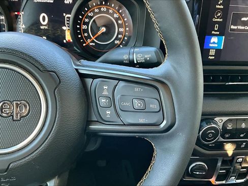 Certified 2024 Jeep Gladiator Sport image 19