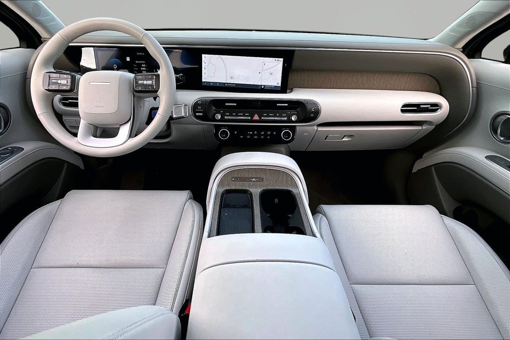 Used 2026 Hyundai Palisade SEL FWD image 9