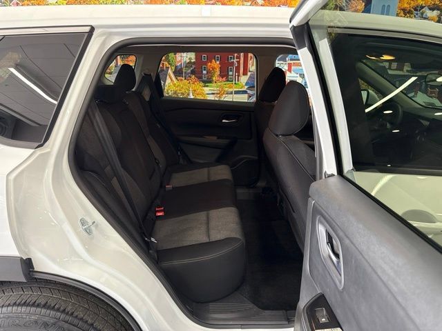 Used 2024 Nissan Rogue SV AWD/4WD image 45