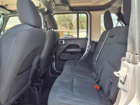 Used 2020 Jeep Wrangler Unlimited Sahara AWD/4WD image 13