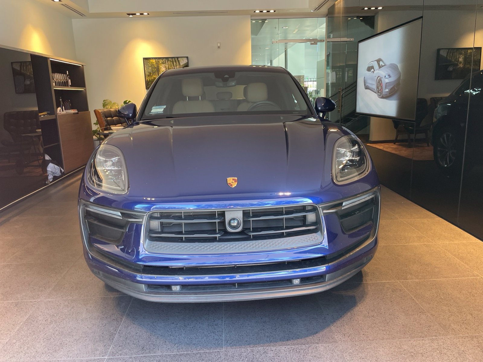 Used 2024 Porsche Macan AWD/4WD image 1