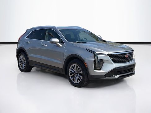 Certified 2025 Cadillac XT4 Premium Luxury FWD image 3
