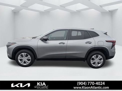 Used 2024 Chevrolet Trax LS w/ Driver Confidence Package image 6