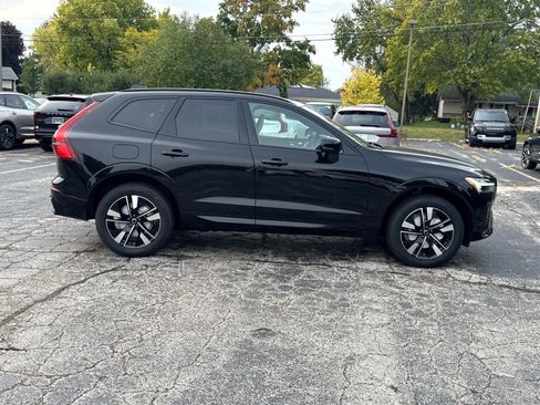 New 2026 Volvo XC60 B5 Plus w/ Climate Package image 4