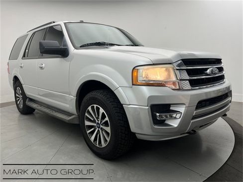 Used 2017 Ford Expedition XLT image 1