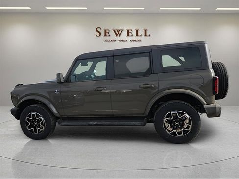 New 2025 Ford Bronco Outer Banks image 2