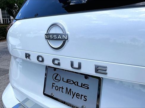 Used 2025 Nissan Rogue Platinum w/ Platinum Premium Package FWD image 18