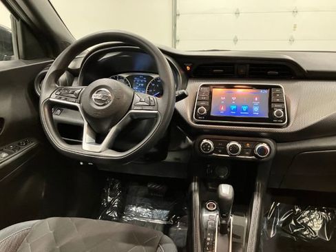 Used 2019 Nissan Kicks S image 30